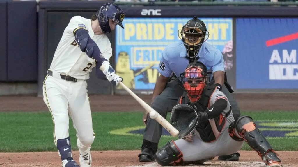 Brewers rack up 16 runs, 18 hits in demolition of Giants Brewers rack up 16 runs, 18 hits in demolition of Giants