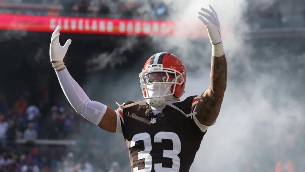 Browns re-sign starting S Ronnie Hickman Browns re-sign starting S Ronnie Hickman