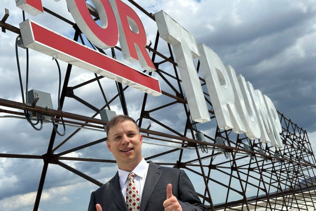 Can the man behind a giant pro-Trump sign ride the president’s praise to Congress? Can the man behind a giant pro-Trump sign ride the president’s praise to Congress?