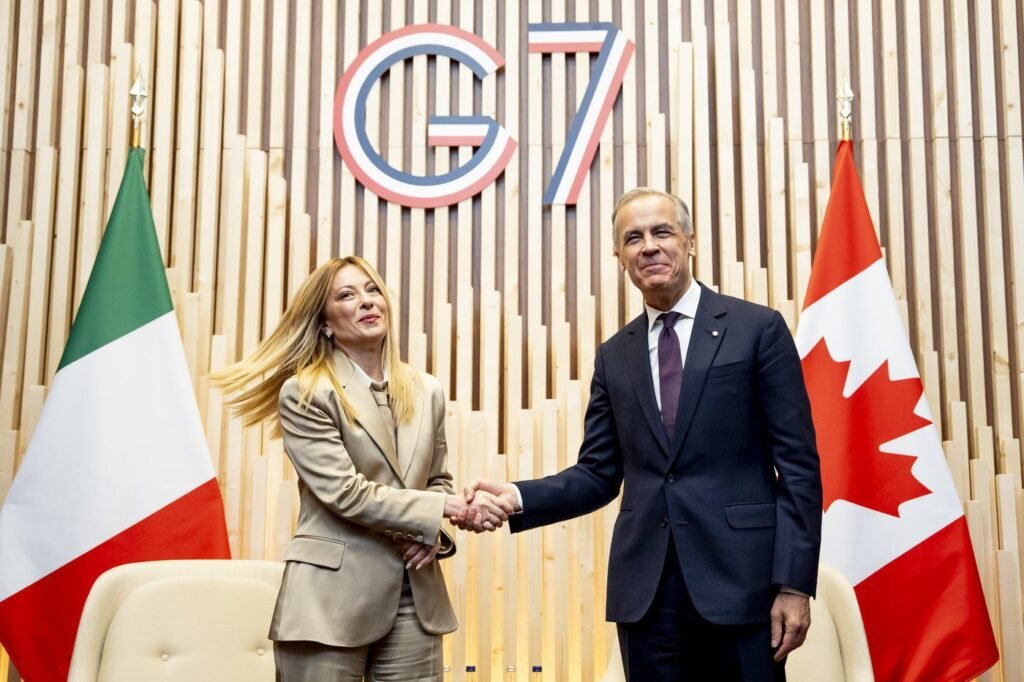 Canada begins talks with Italy on buying advanced trainer jets Canada begins talks with Italy on buying advanced trainer jets