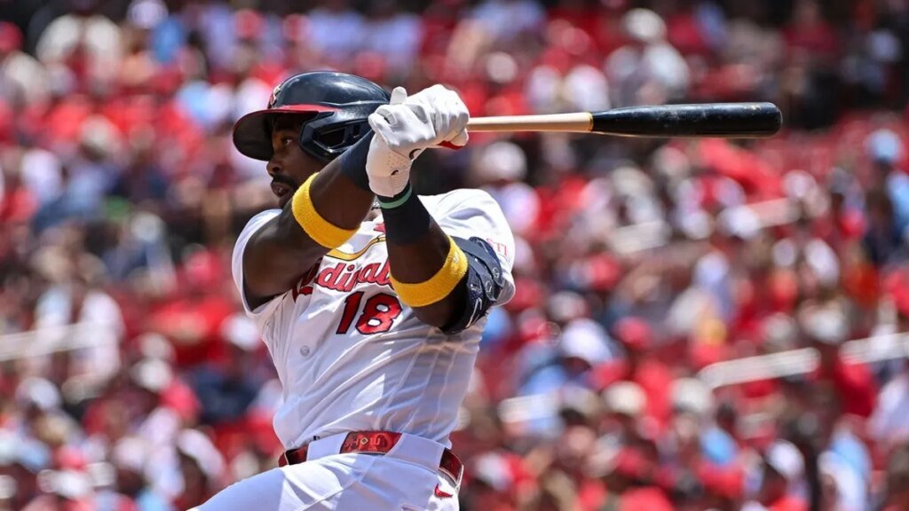 Cardinals capitalize on Reds’ two errors, rally to complete sweep Cardinals capitalize on Reds' two errors, rally to complete sweep