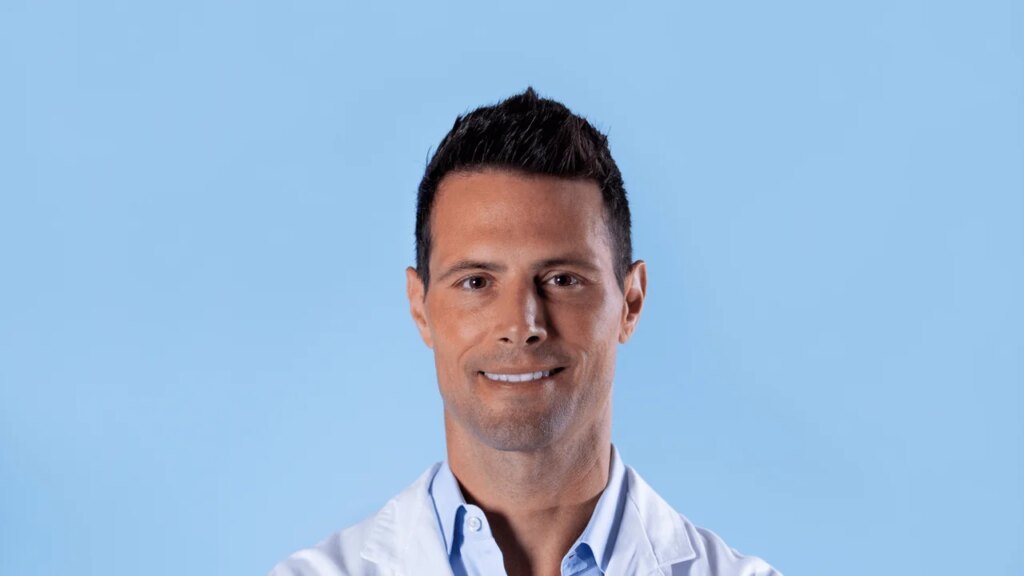 Celeb Plastic Surgeon Dr. John Layke Shares the Sneaky Summer Skincare Mistakes You Might Be Making Celeb Plastic Surgeon Dr. John Layke Shares the Sneaky Summer Skincare Mistakes You Might Be Making
