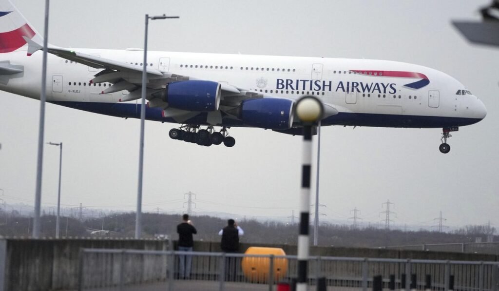 Cellphone catches fire, scorches cabin of British Airways flight from London to Las Vegas Cellphone catches fire, scorches cabin of British Airways flight from London to Las Vegas