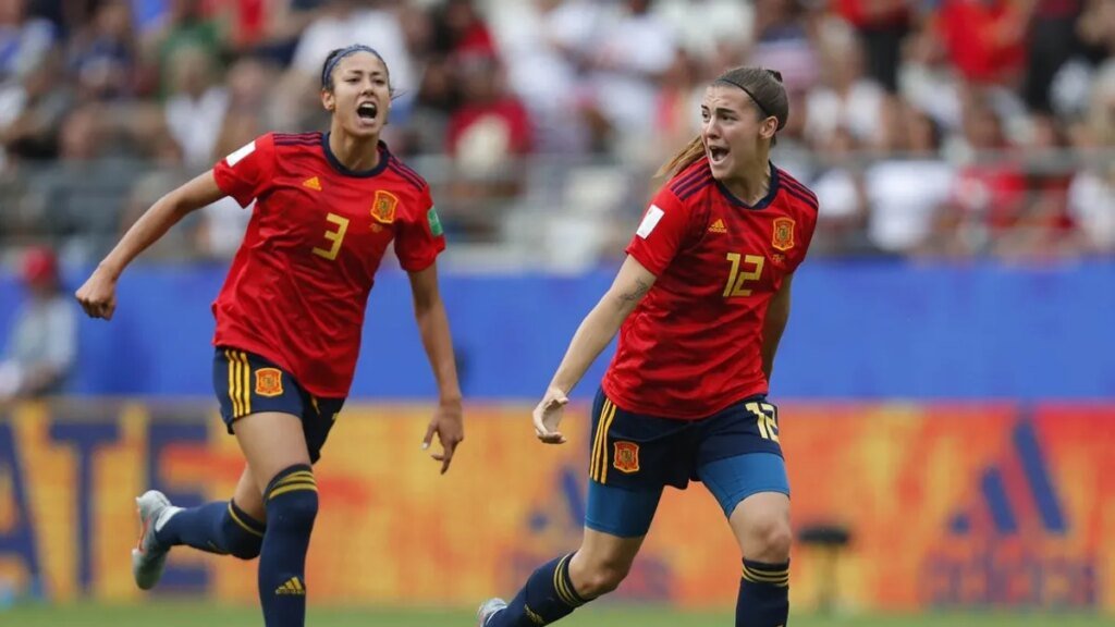 Chicago signs Spain star Leila Ouahabi to 3-year deal Chicago signs Spain star Leila Ouahabi to 3-year deal