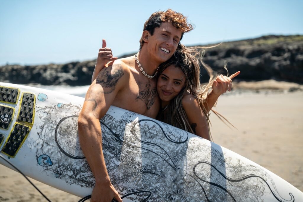 Chloé Wallace finishes filming Entre olas