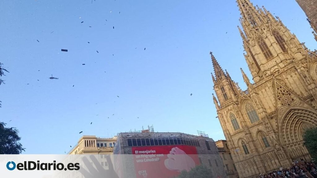 Cien mil poemas caen desde el cielo para recordar e “invertir” los bombardeos fascistas sobre Barcelona