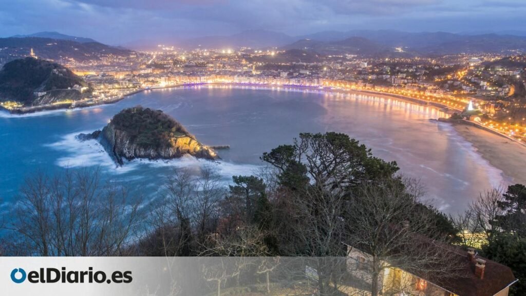 Cinco ciudades españolas con paseos marítimos agradables para recorrer a pie en una caminata nocturna