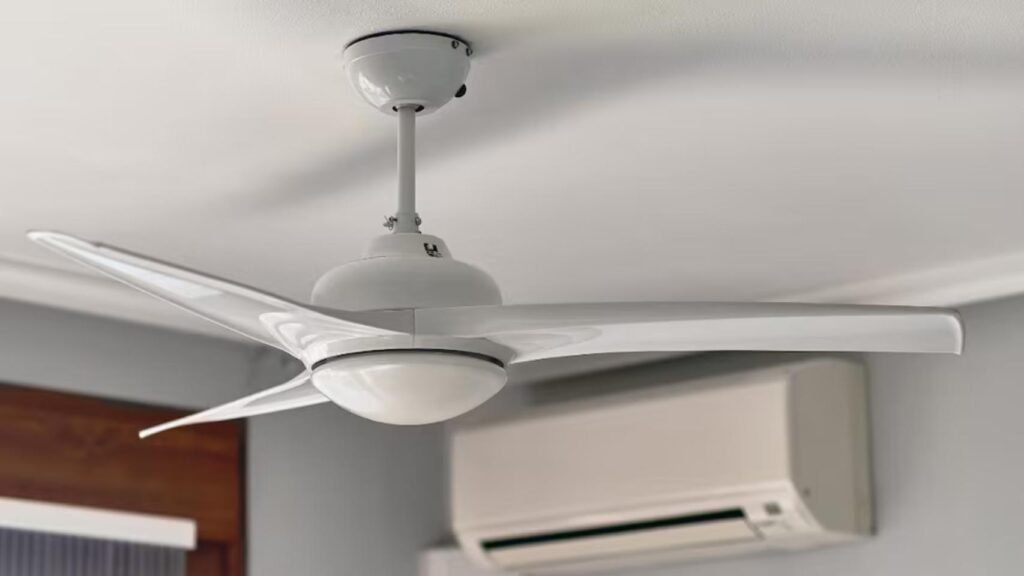 Combinar el ventilador con el aire acondicionado disminuye el gasto eléctrico en casa Combinar el ventilador con el aire acondicionado disminuye el gasto eléctrico en casa