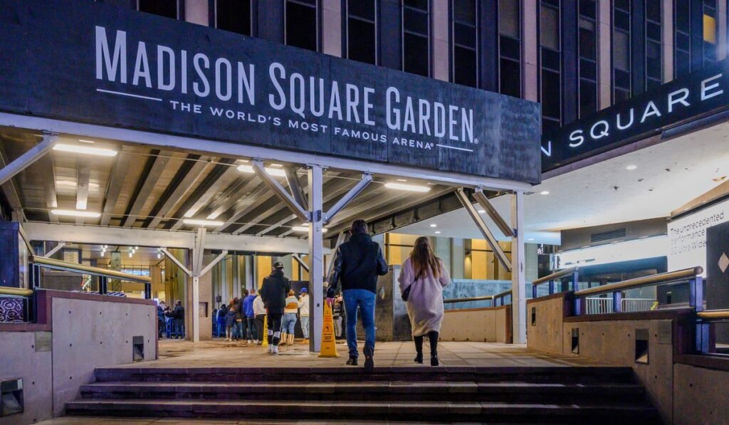 Connecticut man dies after fall at Madison Square Garden concert Connecticut man dies after fall at Madison Square Garden concert