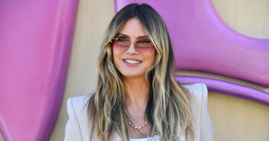 Copy Heidi Klum’s Chunky Sneakers Style for Just $39 Copy Heidi Klum's Chunky Sneakers Style for Just $39