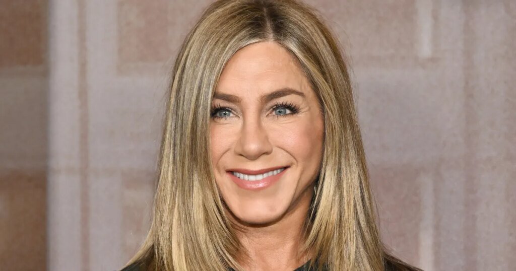 Copy Jennifer Aniston’s Classic Gold Hoops Style for $14