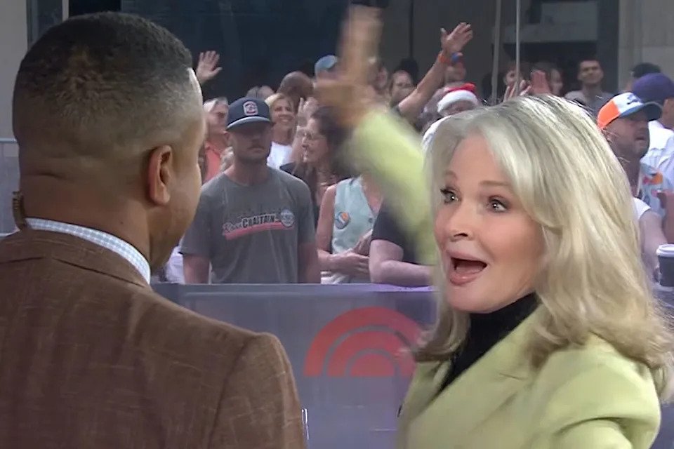 Craig Melvin le pide a Deidre Hall que lo abofetee en “Today”, y ella accede – Celebrity Land Craig Melvin le pide a Deidre Hall que lo abofetee en “Today”, y ella accede – Celebrity Land