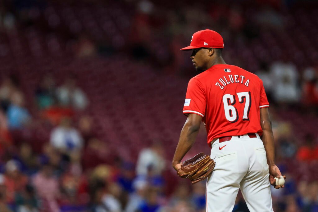 Cubs To Acquire Yosver Zulueta Cubs To Acquire Yosver Zulueta