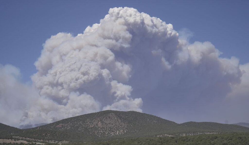 Dangerous weather hampers firefighters and leads to fireworks bans in western U.S.