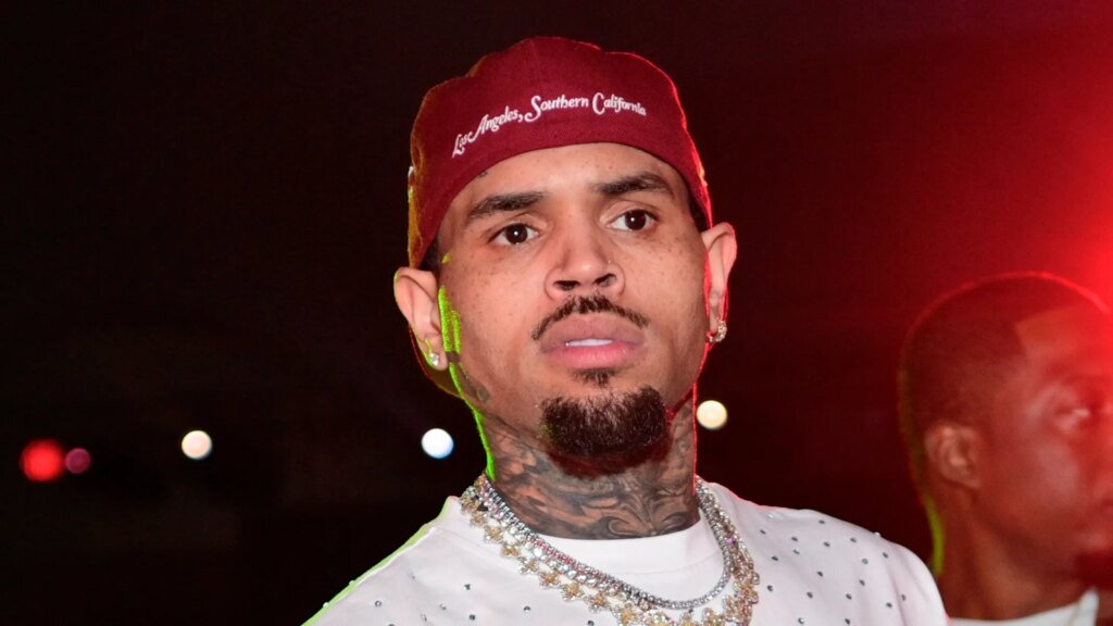 Diamond Brown Calls Chris Brown An "IG Dad," Texts (PHOTOS)