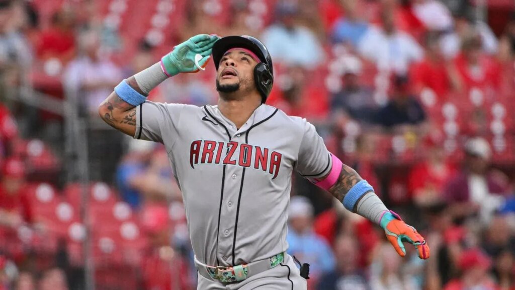 Diamondbacks erupt for 6 in 4th to down Cardinals