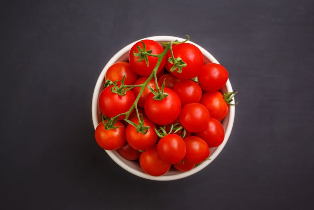 Do Tomatoes Need to Be Refrigerated? It Depends on Ripeness Do Tomatoes Need to Be Refrigerated? It Depends on Ripeness