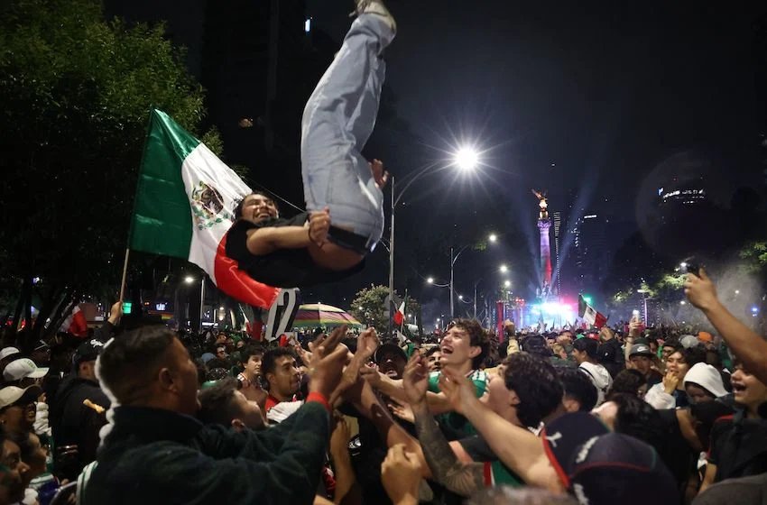 El Tri advances and visiting fans fall in love with Mexico El Tri advances and visiting fans fall in love with Mexico