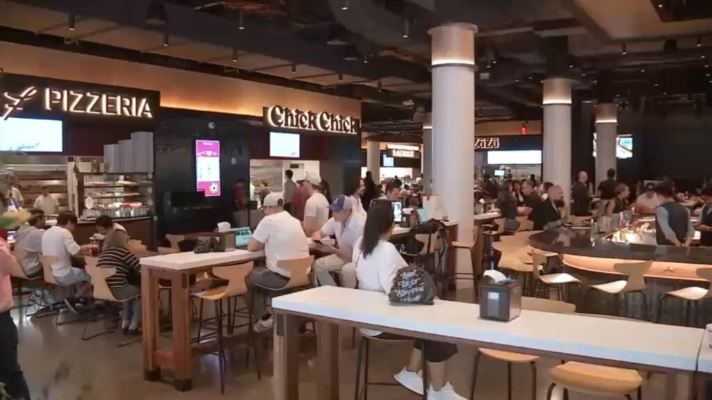 El edificio Lord and Taylor de Nueva York reabre sus puertas y ofrece restaurantes de servicio completo, bares y restaurantes selectos