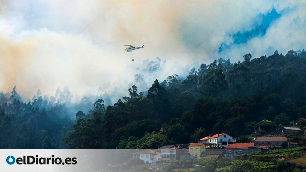 El incendio de Padrón, en A Coruña, evoluciona favorablemente tras calcinar más de 350 hectáreas El incendio de Padrón, en A Coruña, evoluciona favorablemente tras calcinar más de 350 hectáreas