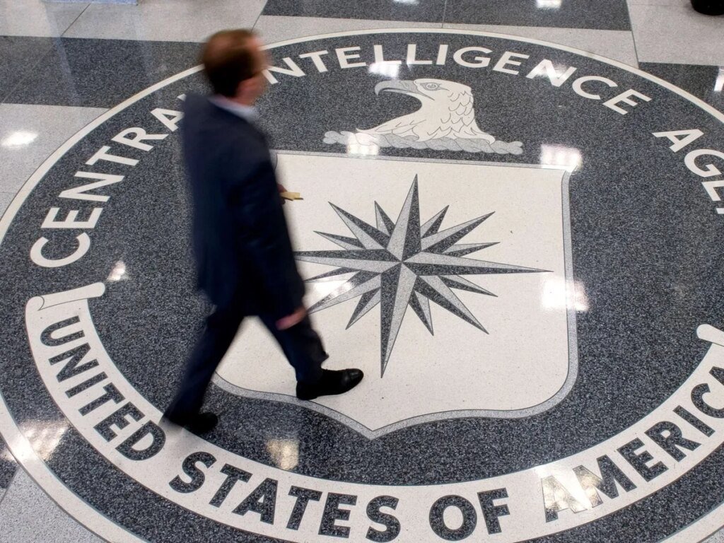 Ex-CIA officer with gold bars stashed in his home reportedly siphoned money into a fake spy program Ex-CIA officer with gold bars stashed in his home reportedly siphoned money into a fake spy program