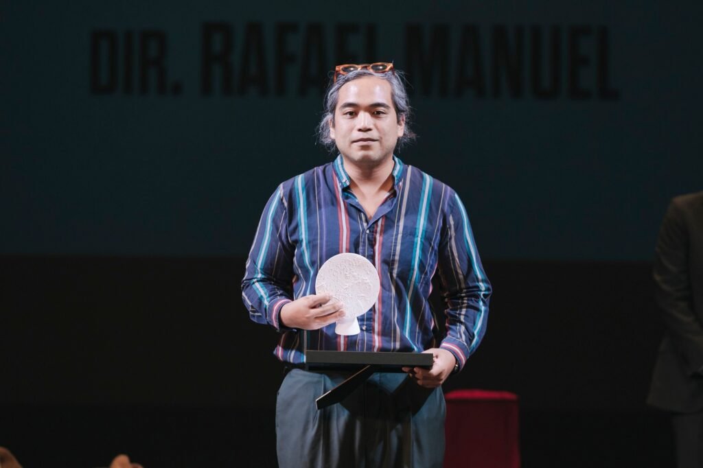 Filipiñana is a hit at Cinema Jove in Valencia