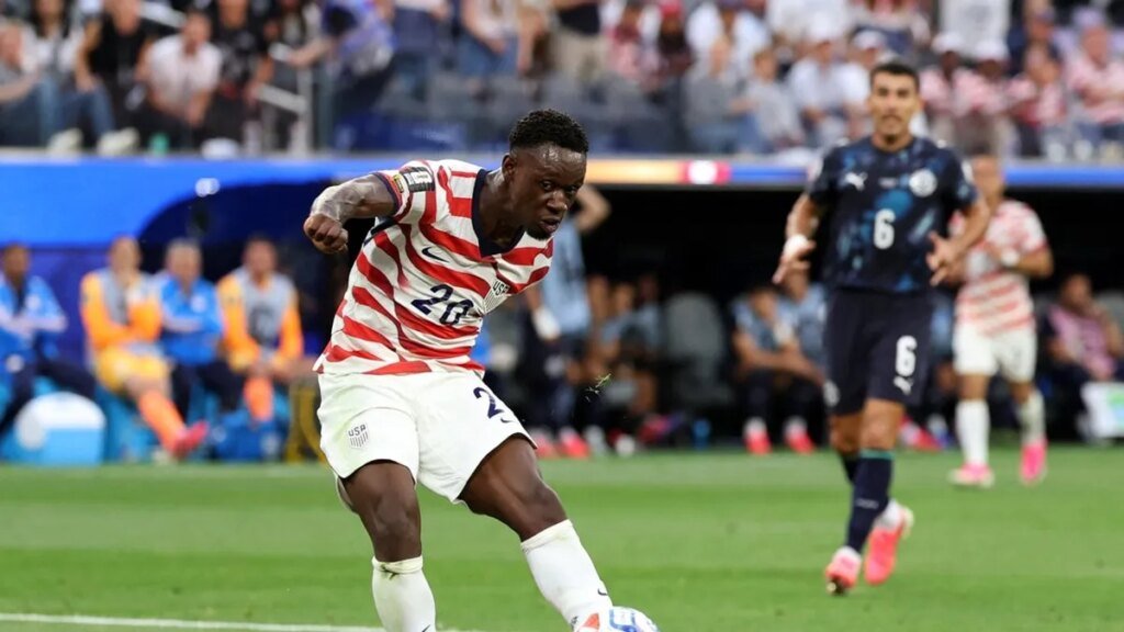 Folarin Balogun's brace sends US to World Cup-opening rout