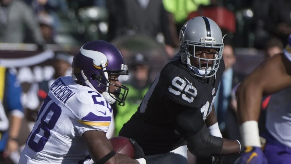 Former NFL All-Pro DE Aldon Smith dies at 36 Former NFL All-Pro DE Aldon Smith dies at 36