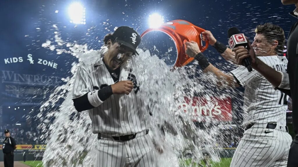 Fueled by fans, White Sox vie for sweep of Guardians Fueled by fans, White Sox vie for sweep of Guardians