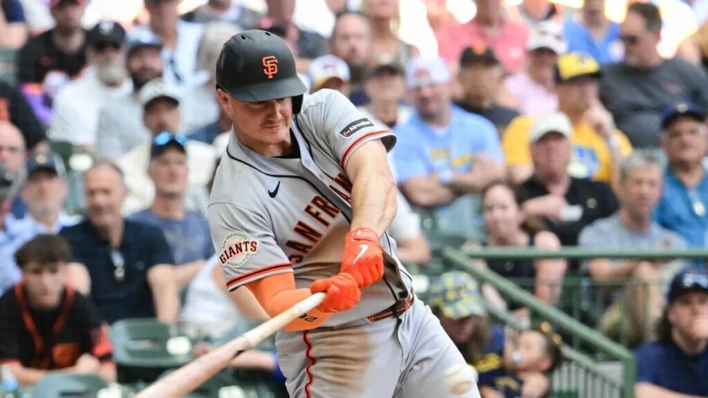 Giants rack up 20 hits, stave off Brewers 12-9 Giants rack up 20 hits, stave off Brewers 12-9