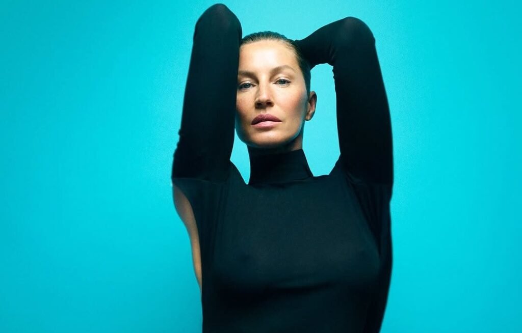 Gisele Bündchen Returns to W Magazine Nearly Two Decades After Her Last Cover Gisele Bündchen Returns to W Magazine Nearly Two Decades After Her Last Cover