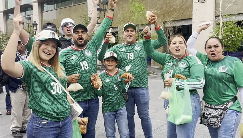 Guadalajara fans pack Plaza Liberación for World Cup opening day Guadalajara fans pack Plaza Liberación for World Cup opening day