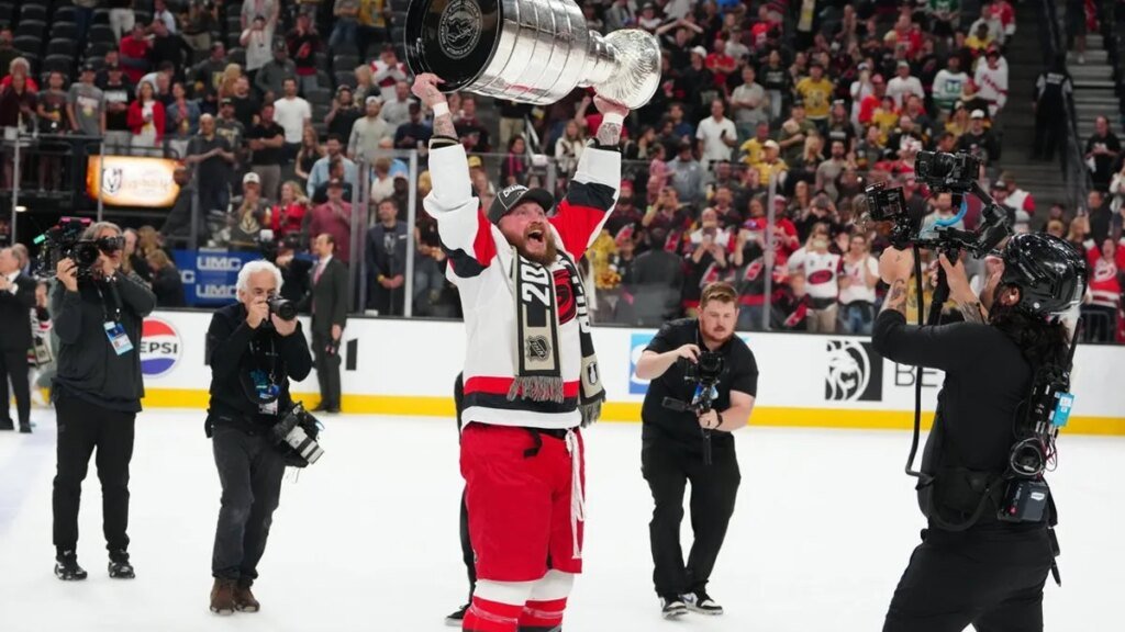 Hurricanes’ Nicolas Deslauriers signs contract during parade Hurricanes' Nicolas Deslauriers signs contract during parade