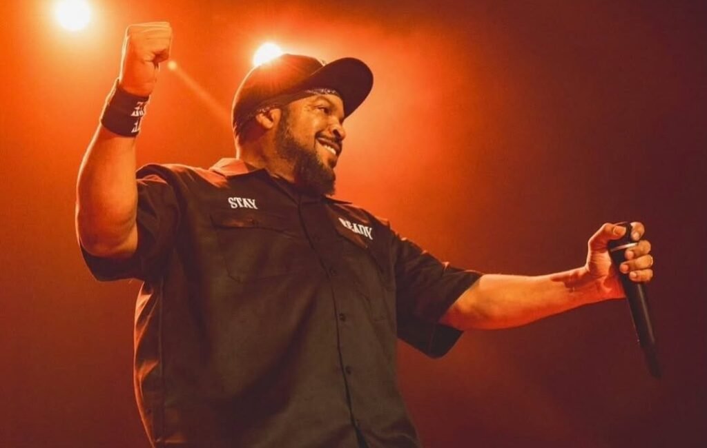 Ice Cube Gives Melle Mel His Flowers for ‘The Message’