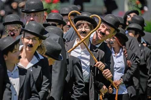 Imitadores de Chaplin se reúnen en Suiza Imitadores de Chaplin se reúnen en Suiza