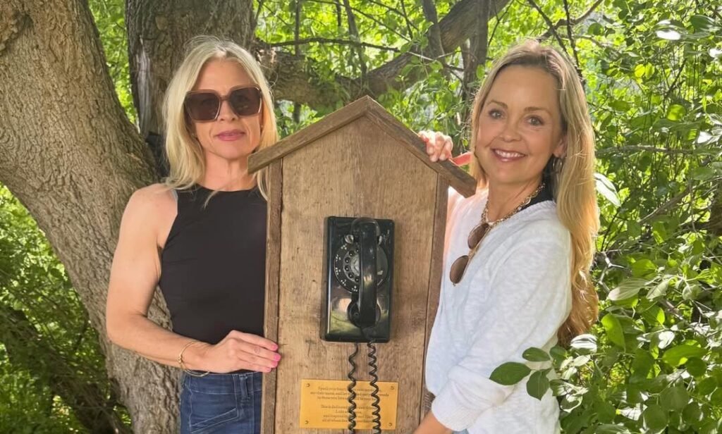 Jamie Lee Curtis and Kelsey Jane Lang Honor Friends with a Wind Phone Donation Jamie Lee Curtis and Kelsey Jane Lang Honor Friends with a Wind Phone Donation