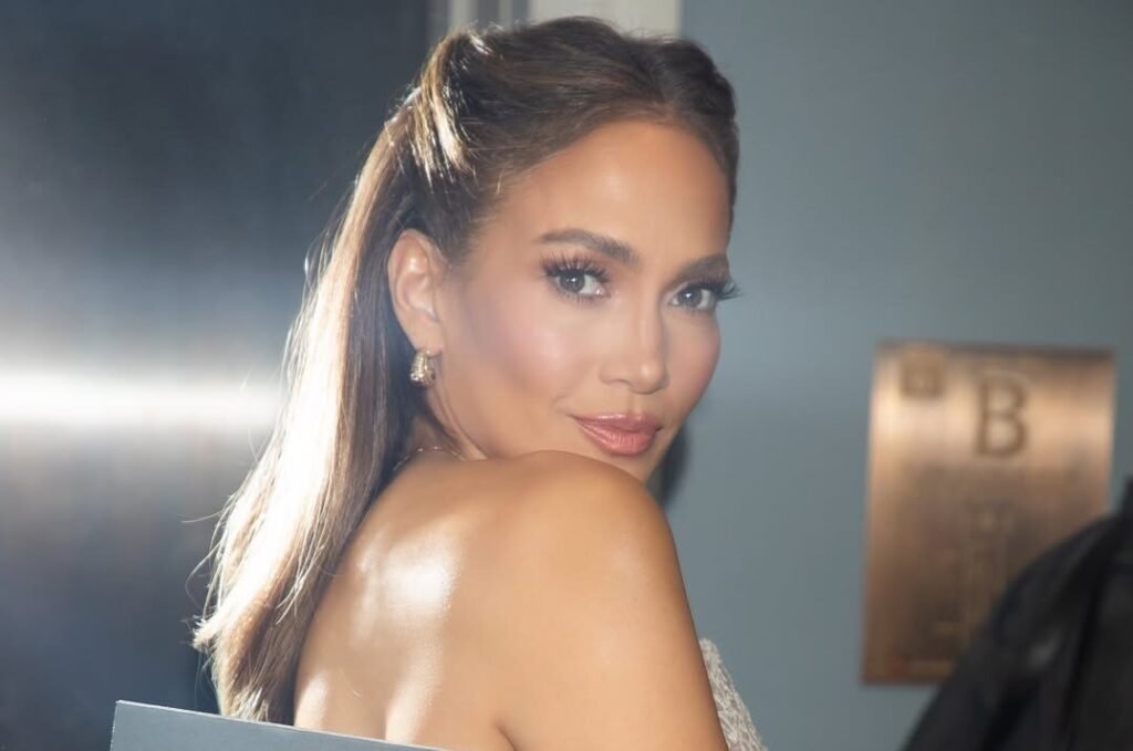 Jennifer Lopez Kicks Off ‘Office Romance’ Press Run With Her Full Glam Team Jennifer Lopez Kicks Off ‘Office Romance’ Press Run With Her Full Glam Team