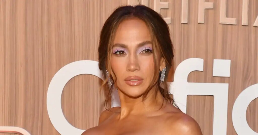 Jennifer Lopez Reveals Just How a Man Can Get Her Attention Jennifer Lopez Reveals Just How a Man Can Get Her Attention