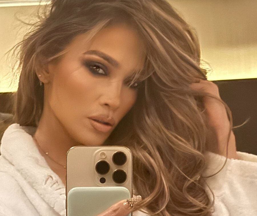 Jennifer Lopez and Brett Goldstein Are 2026’s Most Unexpected On-Screen Pairing Jennifer Lopez and Brett Goldstein Are 2026’s Most Unexpected On-Screen Pairing