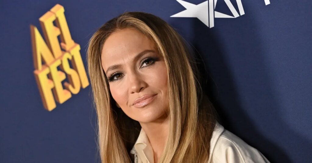 Jennifer Lopez's Comfy Matching Lounge Set Style Is on Amazon