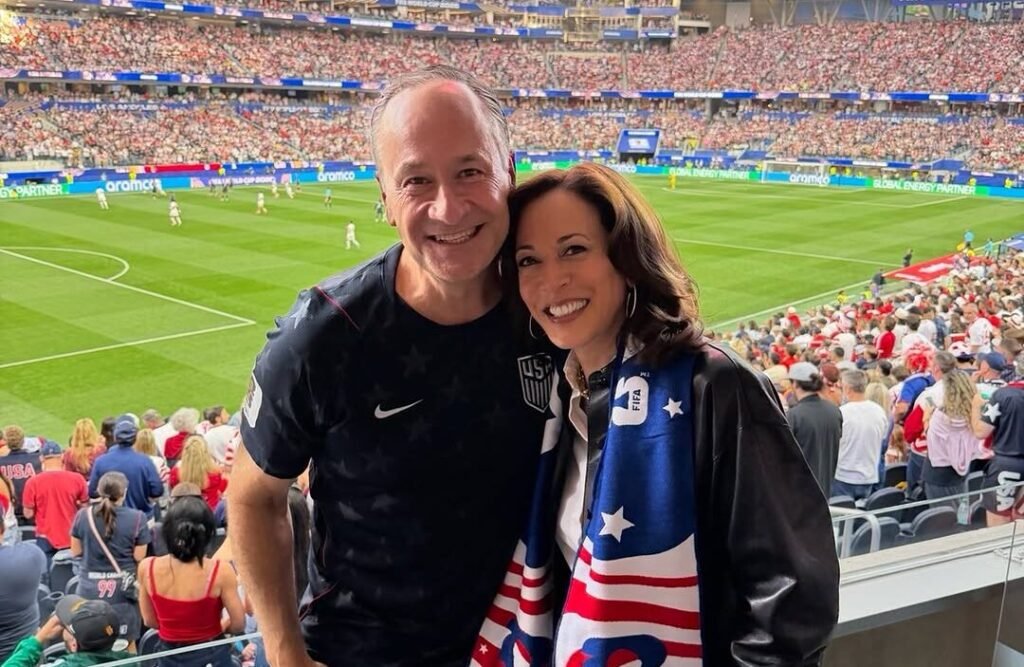 Kamala Harris and Lance Bass Make an Unlikely Team Rooting for USMNT