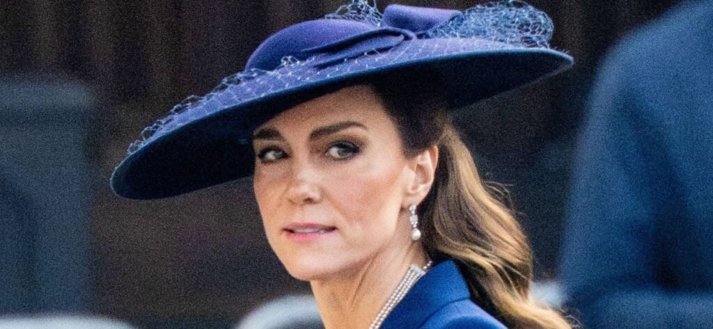 Kate Middleton Hailed For Carrying A ‘Huge Burden’ Kate Middleton Hailed For Carrying A 'Huge Burden'