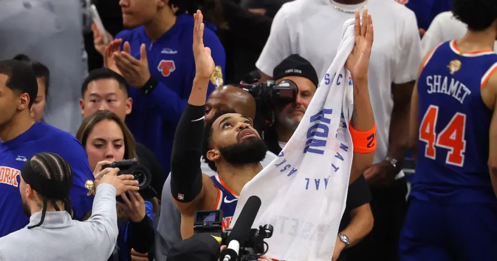 Knicks’ Karl-Anthony Towns ‘Prayed’ to Late Mom for Key Play Knicks’ Karl-Anthony Towns ‘Prayed’ to Late Mom for Key Play