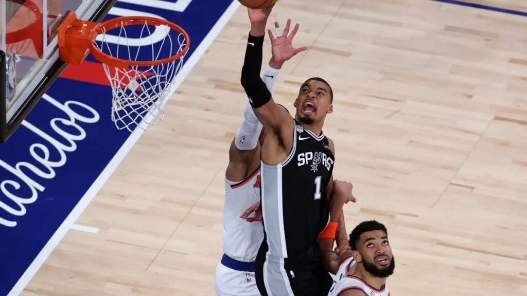 Knicks out to start new streak, while Spurs aim to knot series Knicks out to start new streak, while Spurs aim to knot series