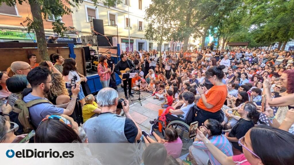La agonía de Maricarmen, de 87 años, se convierte en una fiesta de la resistencia para evitar un tercer intento de desahucio