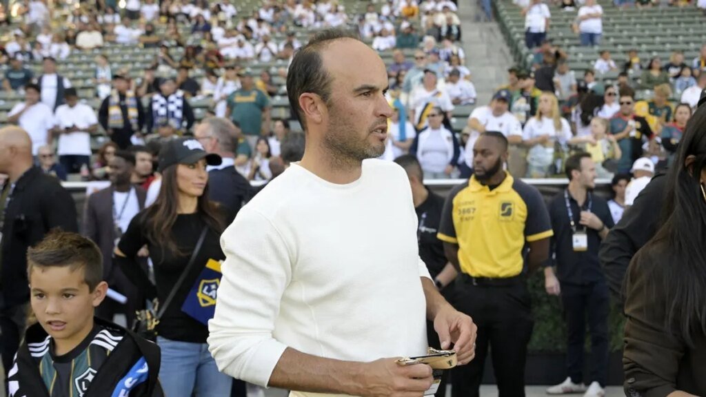 Landon Donovan blasts airline after World Cup travel fiasco Landon Donovan blasts airline after World Cup travel fiasco