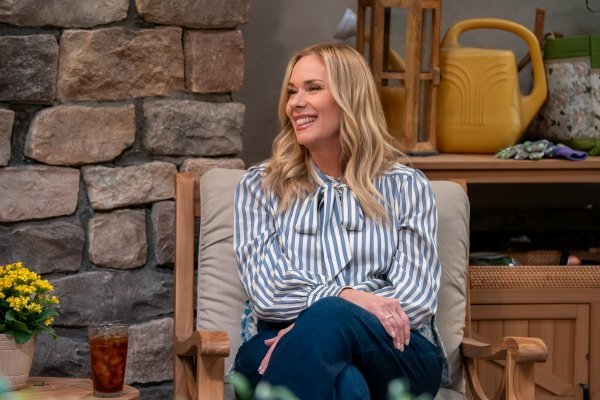 Leanne: Season Two Premiere Date & Photos Unveiled for Netflix Comedy Series – canceled + renewed TV shows, ratings Leanne: Season Two Premiere Date & Photos Unveiled for Netflix Comedy Series - canceled + renewed TV shows, ratings