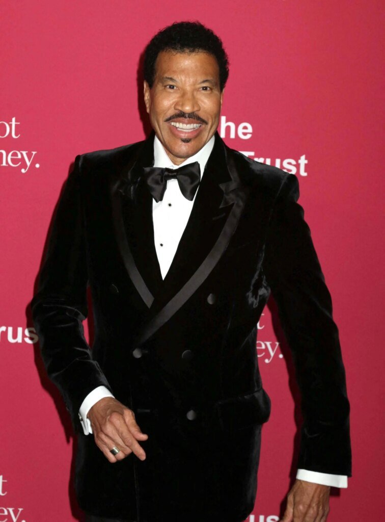 Lionel Richie Abruptly Ends Concert After Health Scare