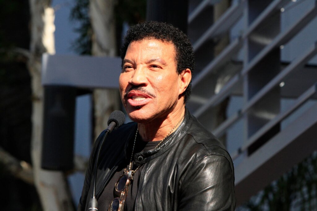 Lionel Richie Postpones Tour After Health Scare
