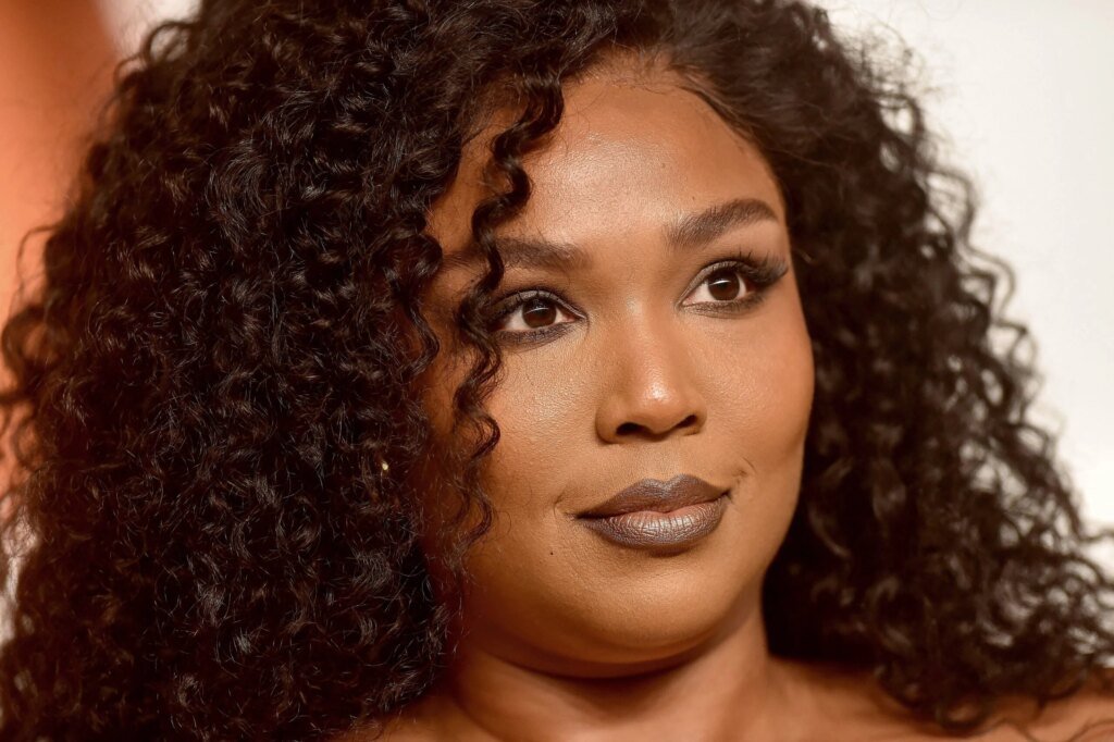 Lizzo Slams TikTok For ‘Hating’ On New Album Lizzo Slams TikTok For 'Hating' On New Album